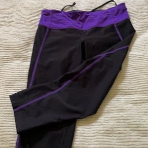 Great athletic Capri leggings!